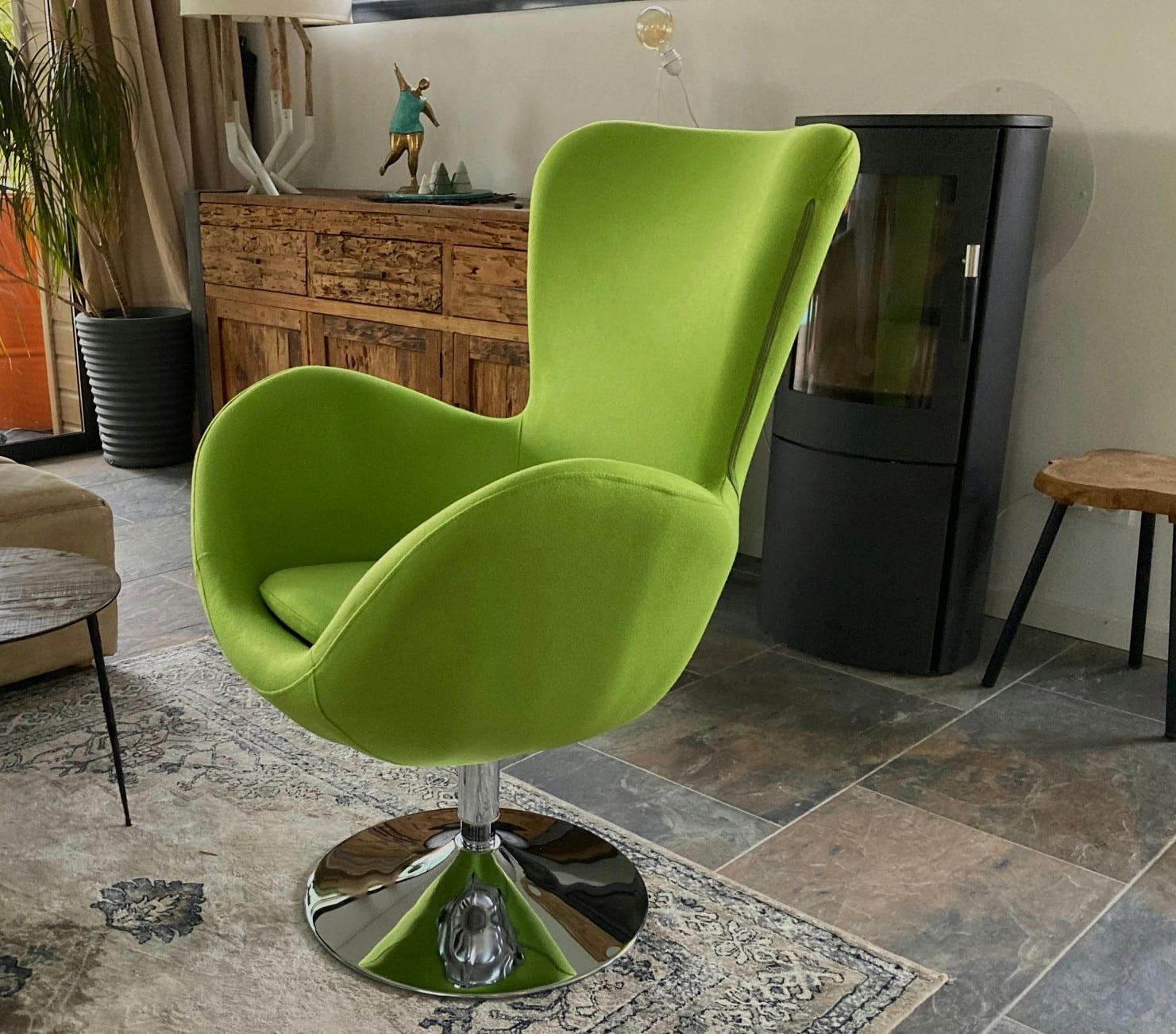 COCOON - Fauteuil design rotatif en tissu vert
