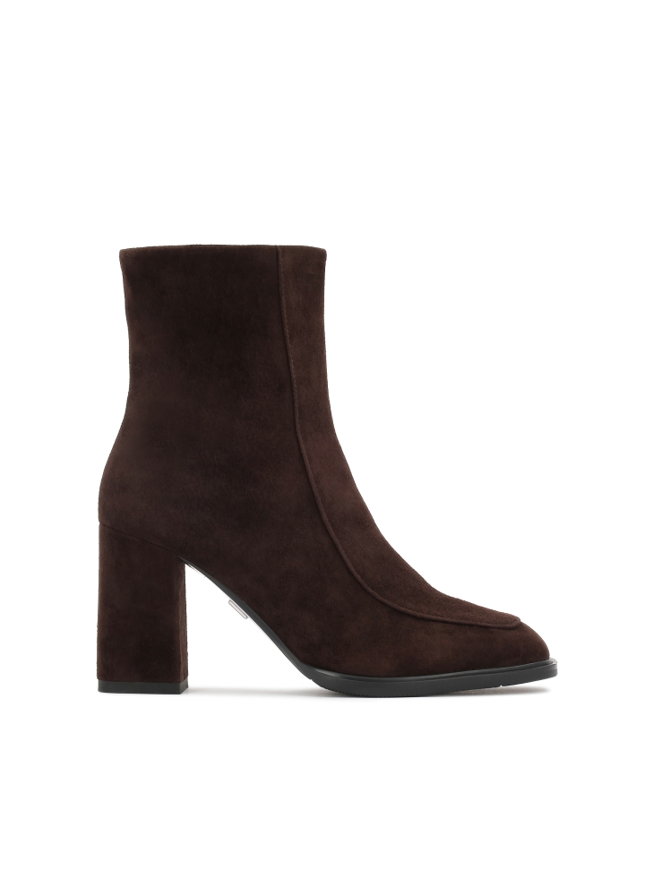 Brown suede boots with square nose