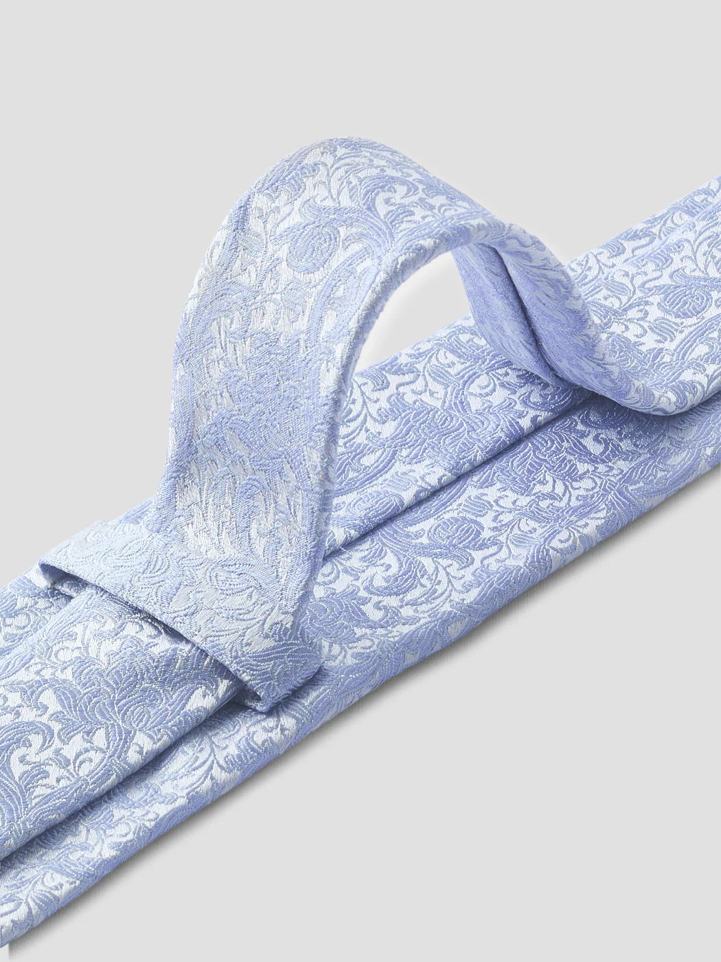 Cravate fleurie en soie