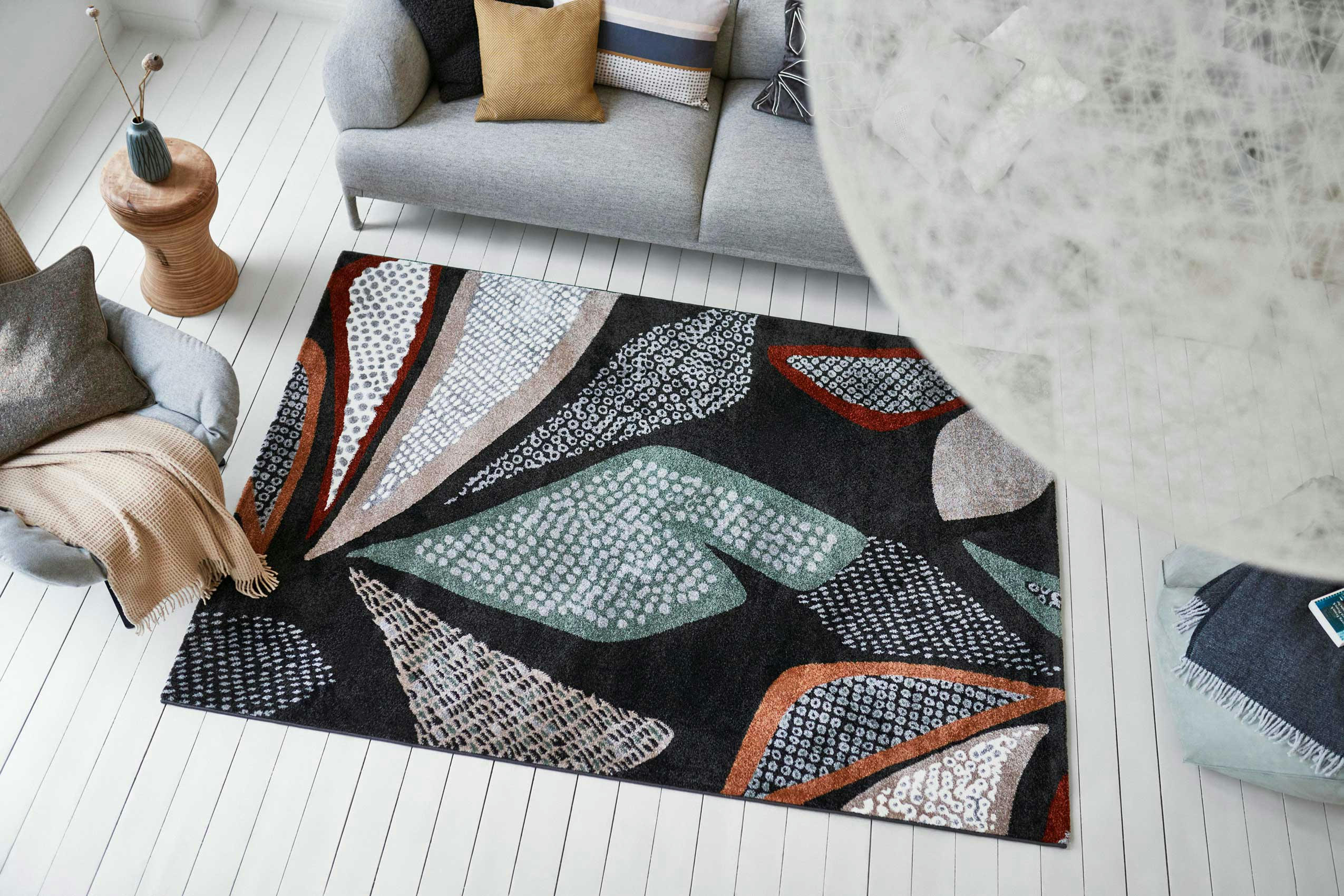 HAZEL - Tapis design motif végétal fond anthracite 160x225