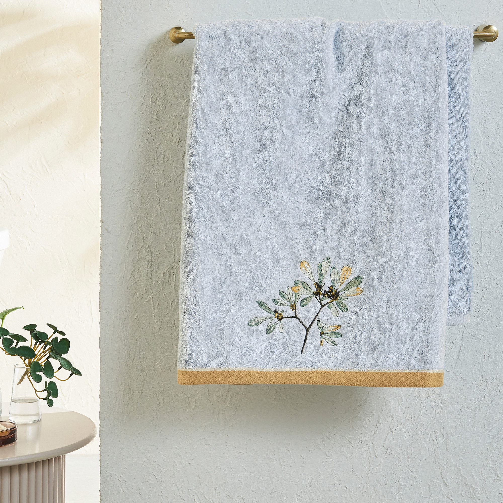 Linge de bain brodéPoésie végétale