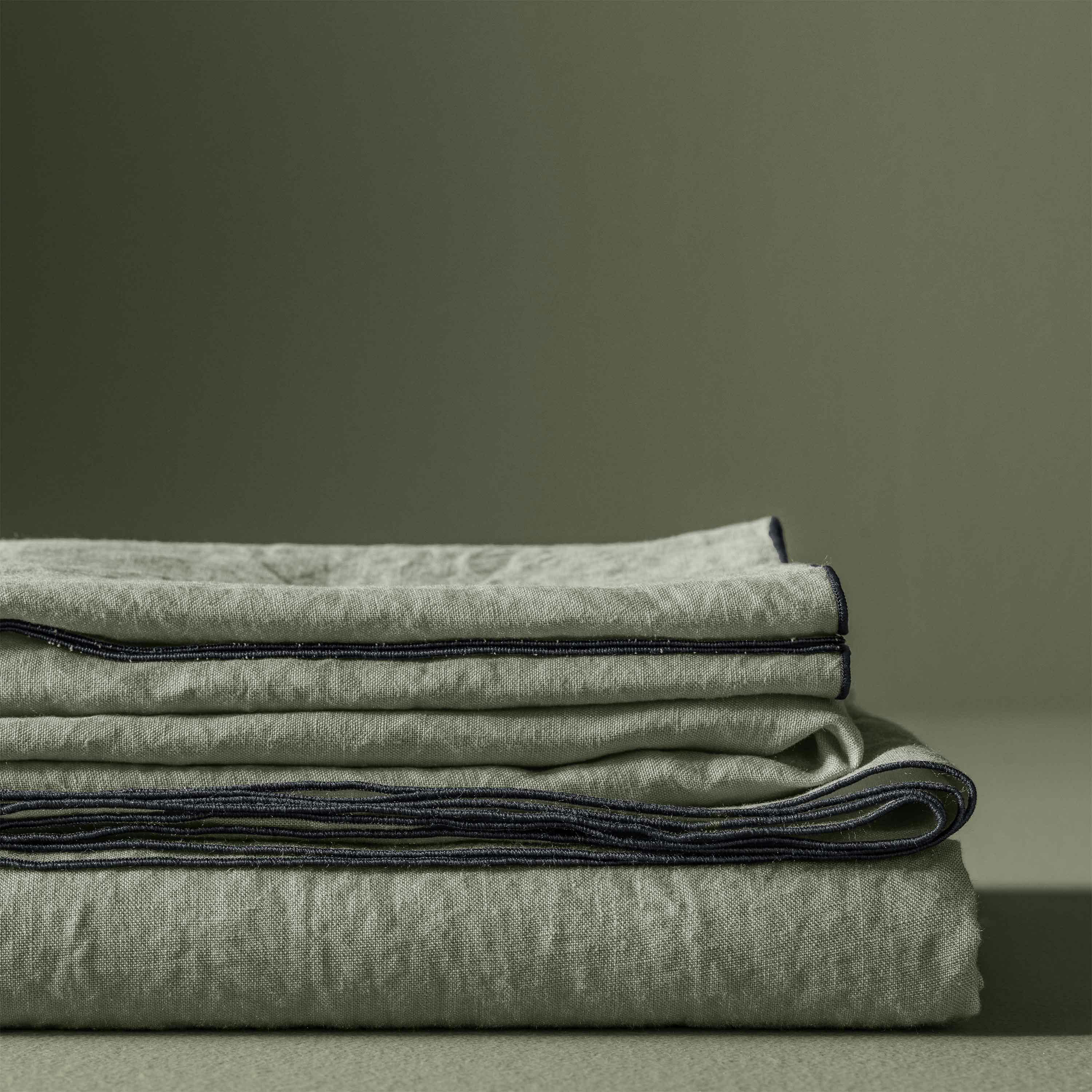 AUTOUR DU LIN - Nappe en lin lavé 170x170cm Lichen