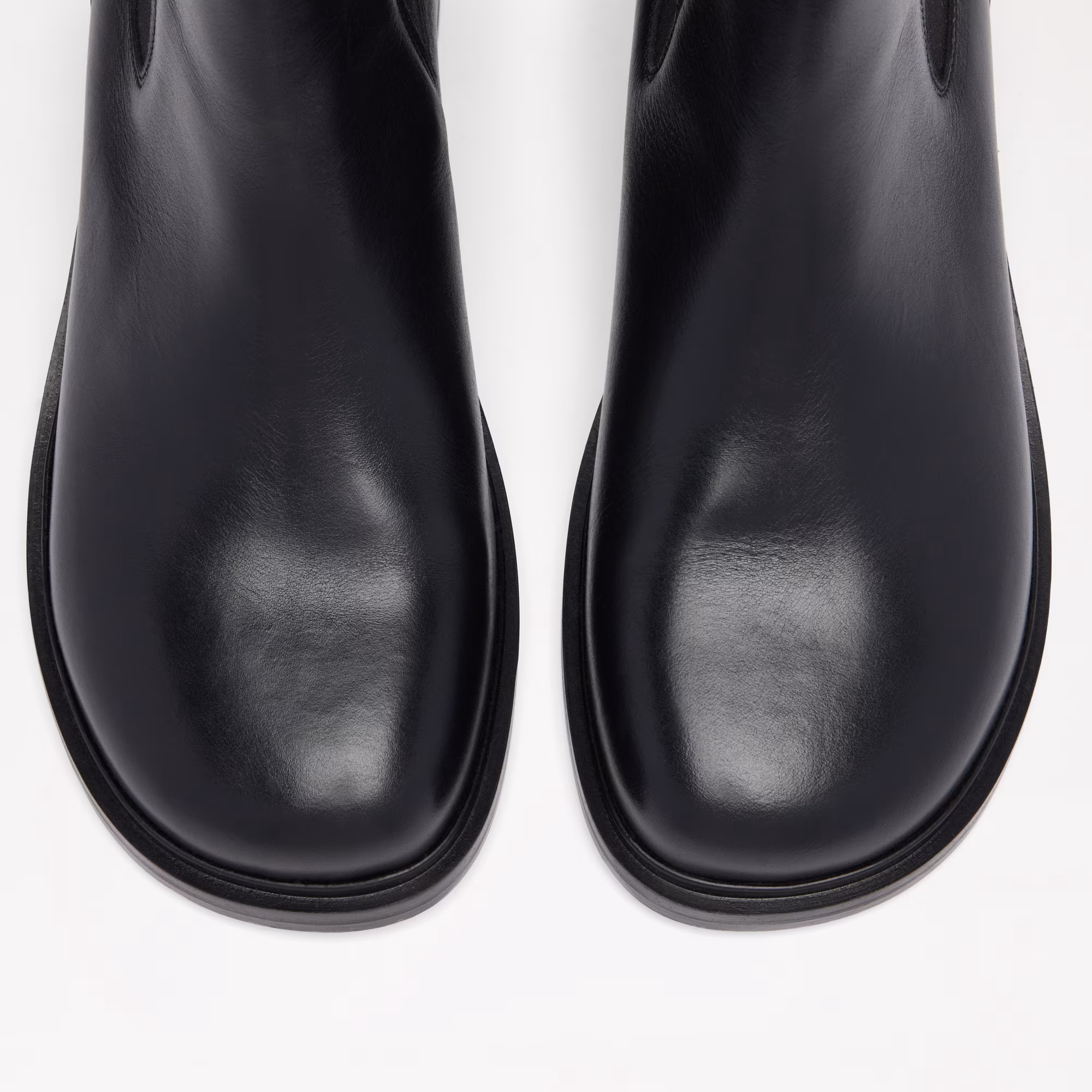 Thurlwood<br>Clean Pull On Chelsea Boot