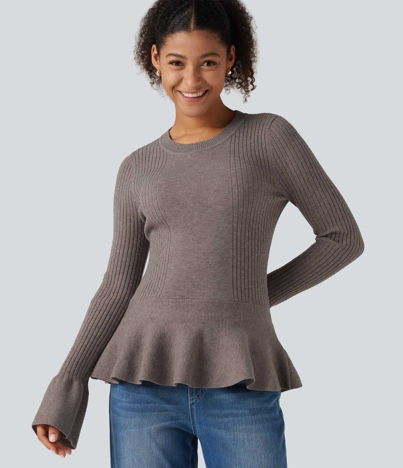 Pull de bureau ajusté à encolure arrondie, manches longues et ourlet à volants