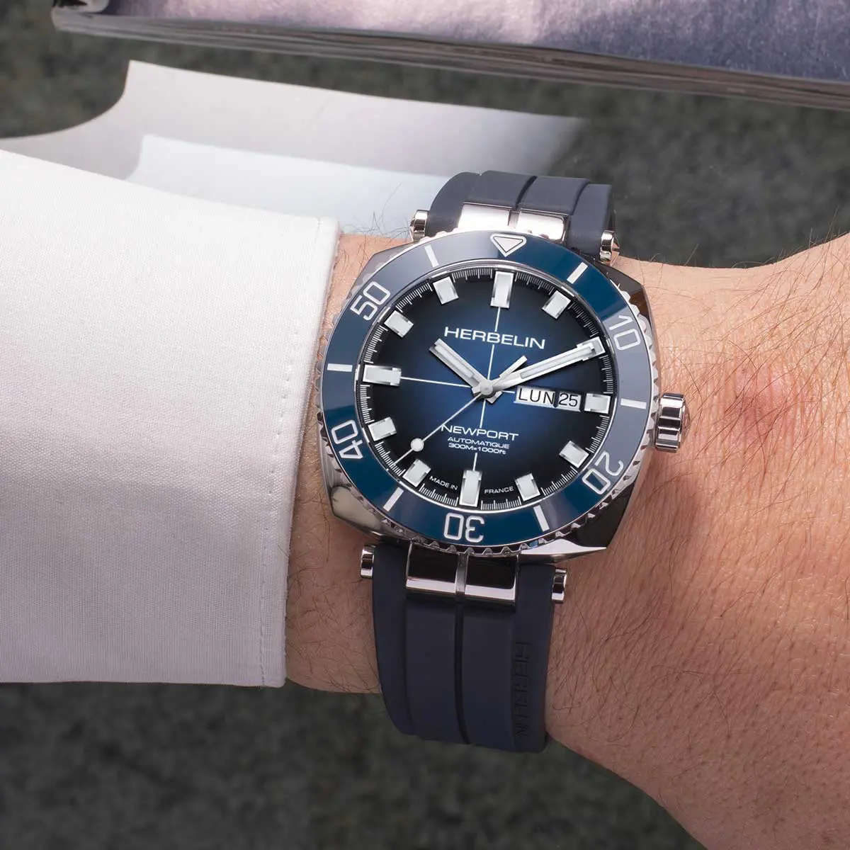 NEWPORT – DIVER AUTOMATIQUE – ACIER & BLEU