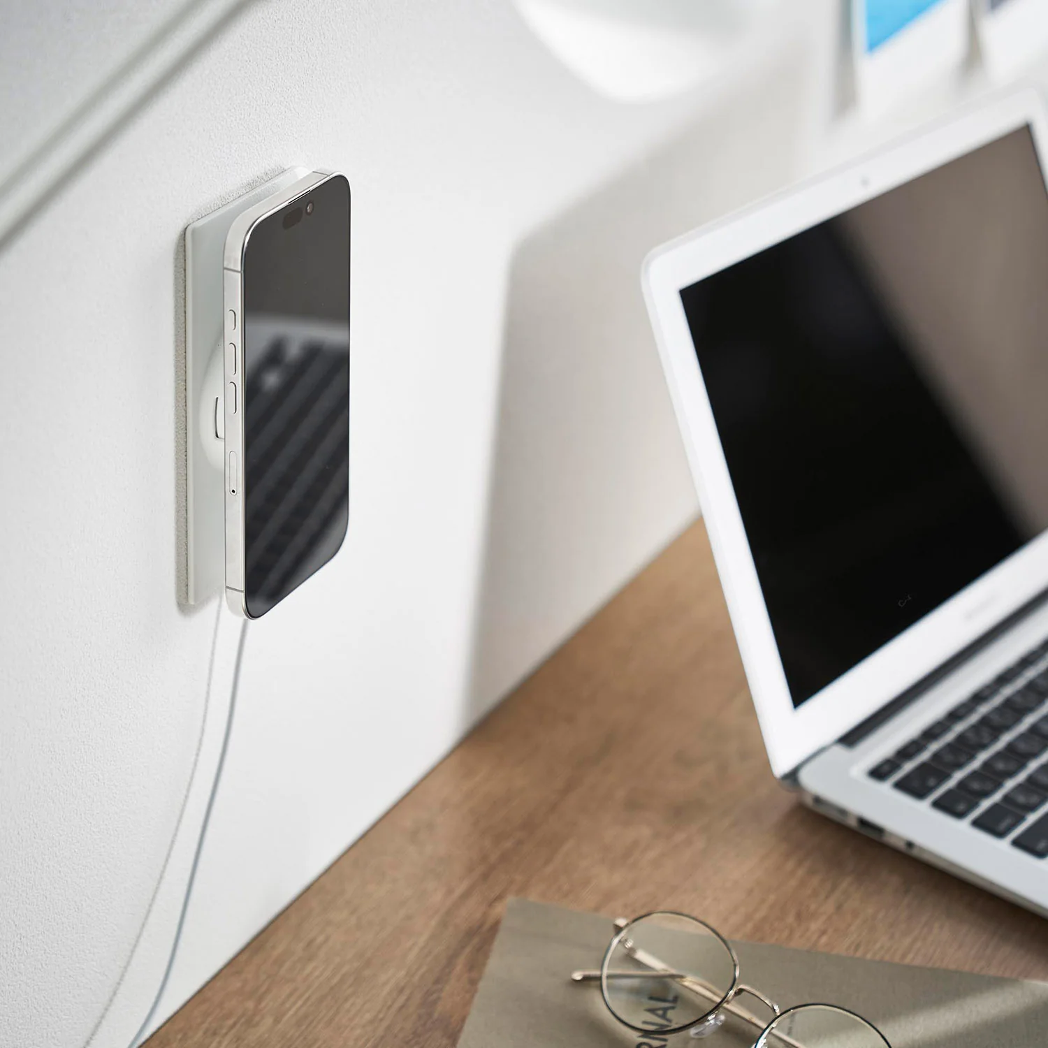 ウォールスマートフォン充電ホルダー タワー 石こうボード壁対応