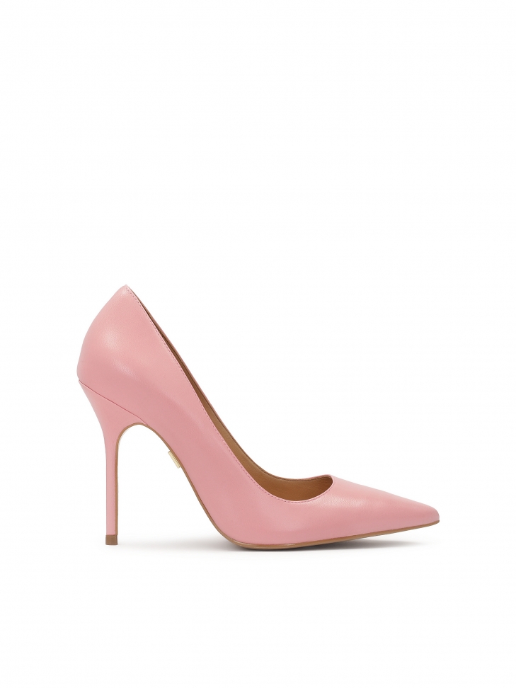 Pink pumps with a slender heel