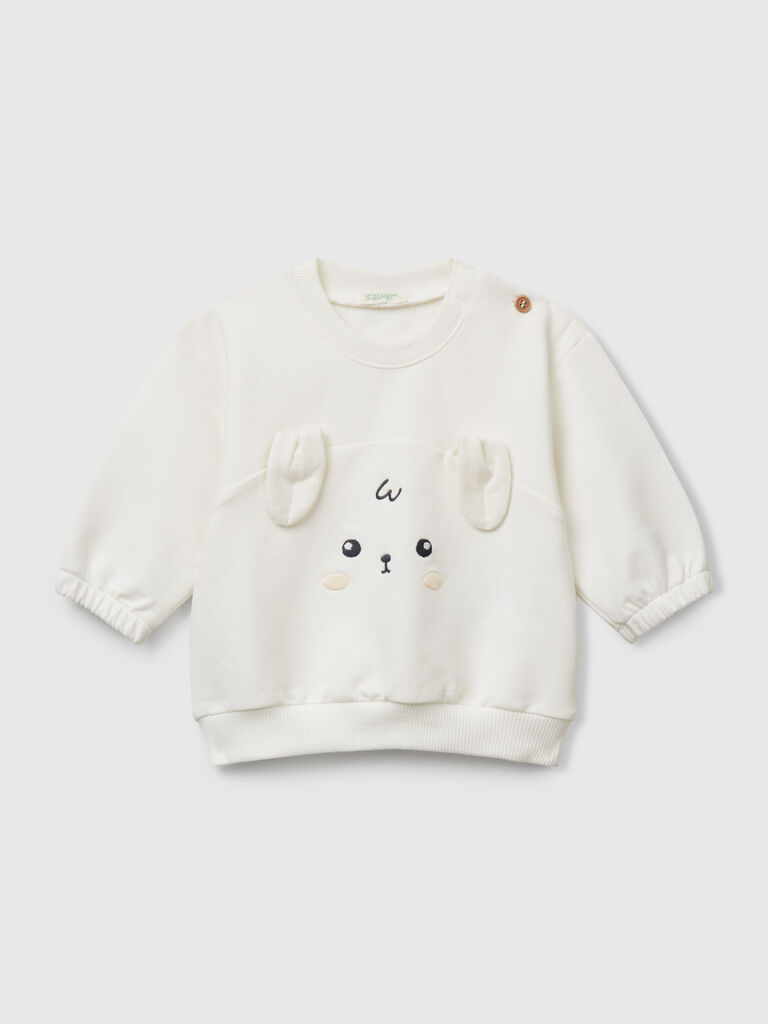 Sweatshirt with embroidery and patches