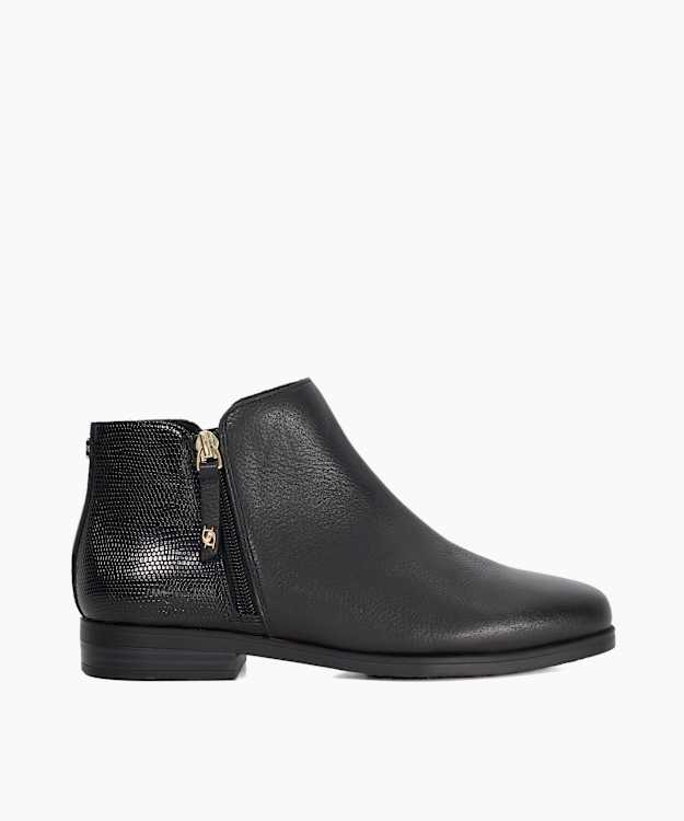 Poleyn Black - Low Cut Side Zip Ankle Boots