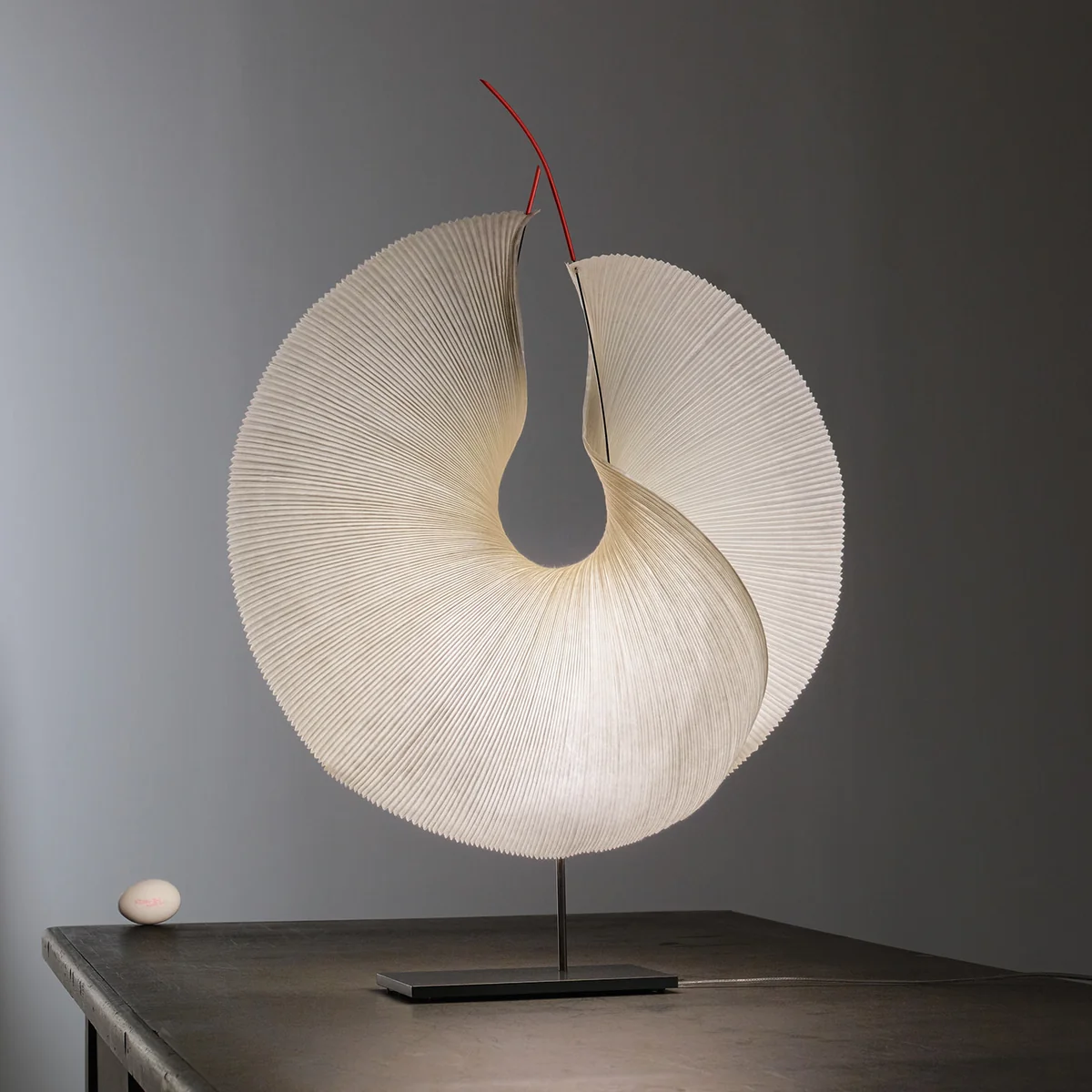 Ingo Maurer - Yoruba Rose LED Tischleuchte, weiß