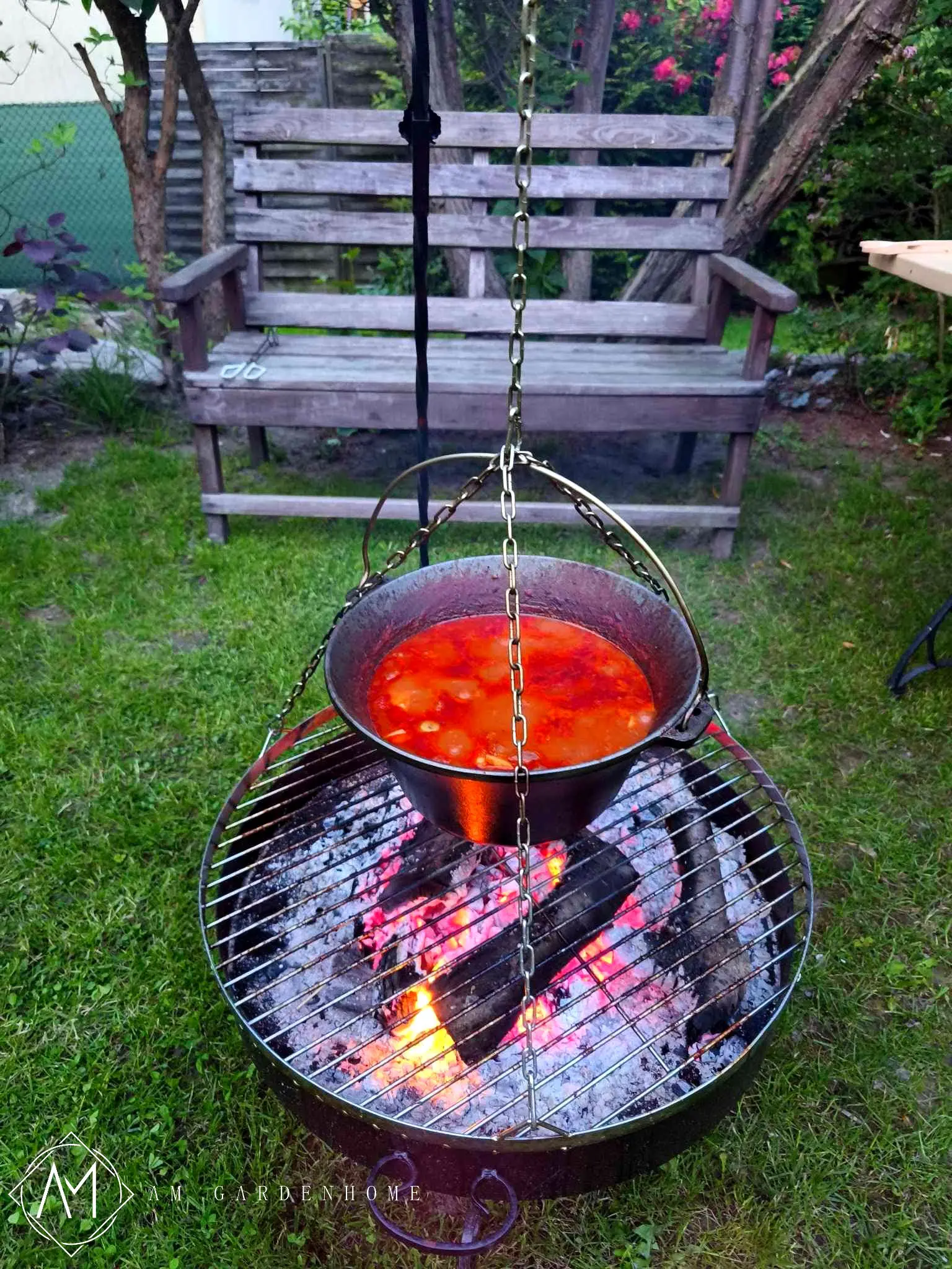 Kociołek ŻELIWNY węgierski 7,7 litra Wiszący Z pokrywą lub bez