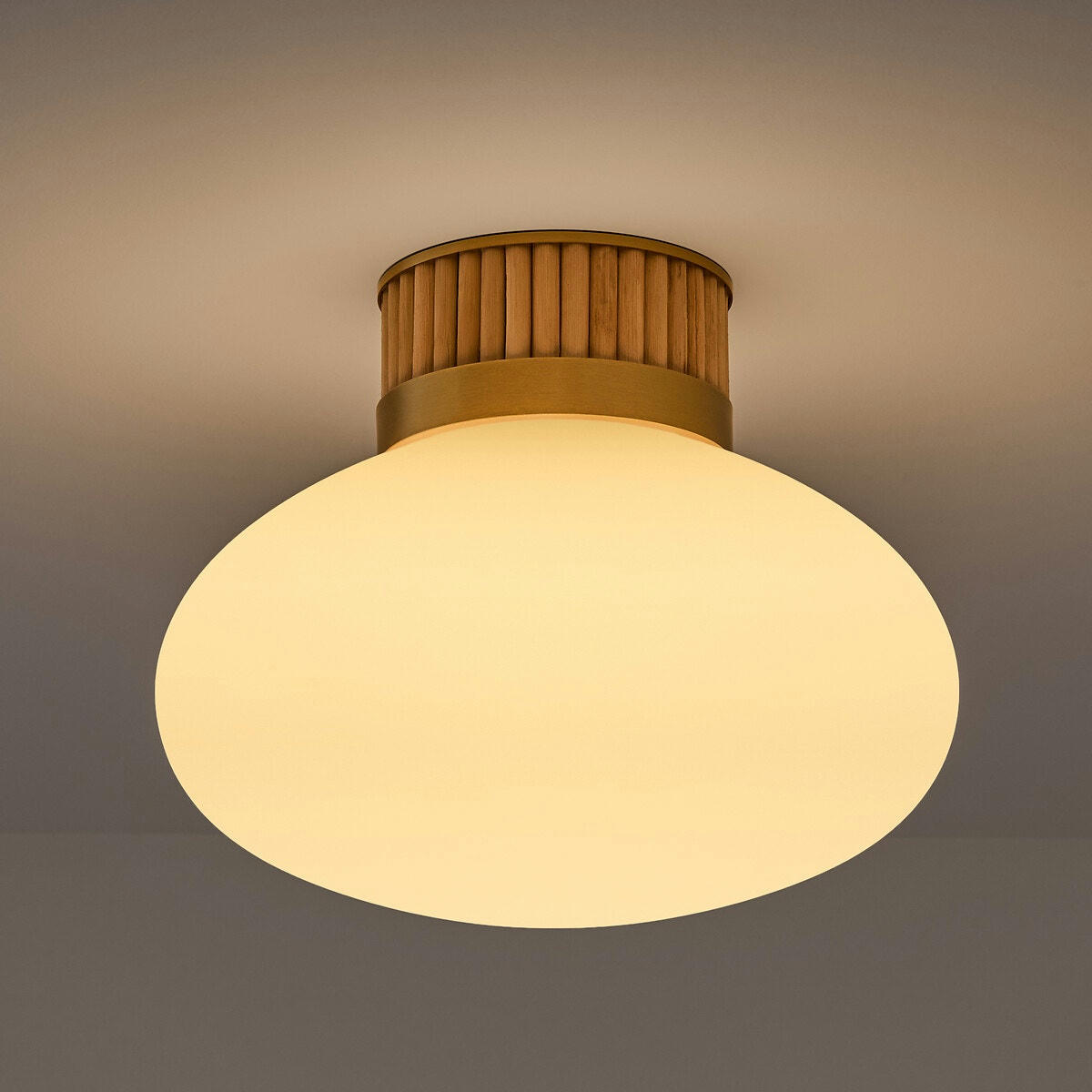 Plafonnier laiton, bambou et verre opaline, Dolce
