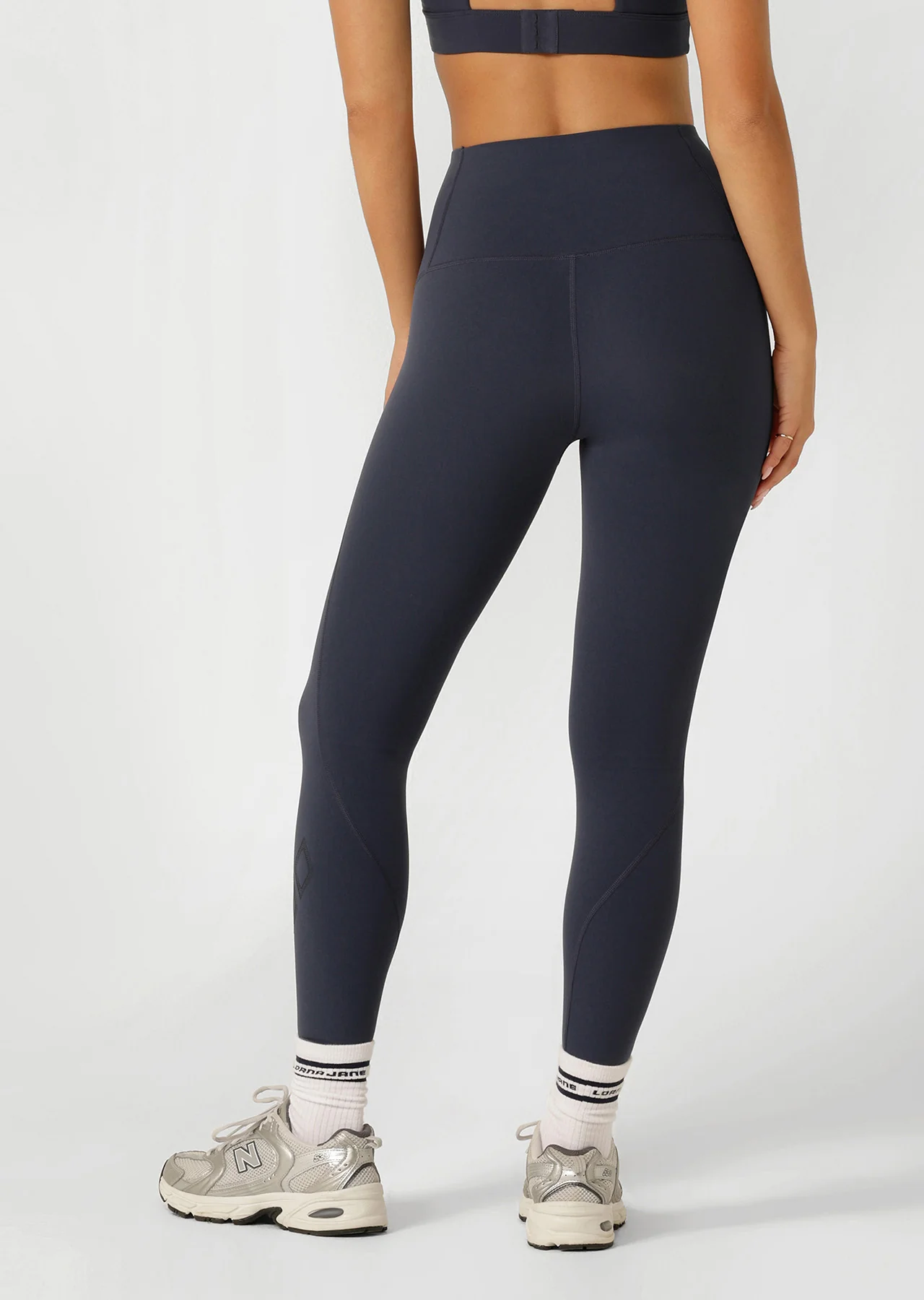 Contour Sculpt No Chafe Ankle Biter Leggings