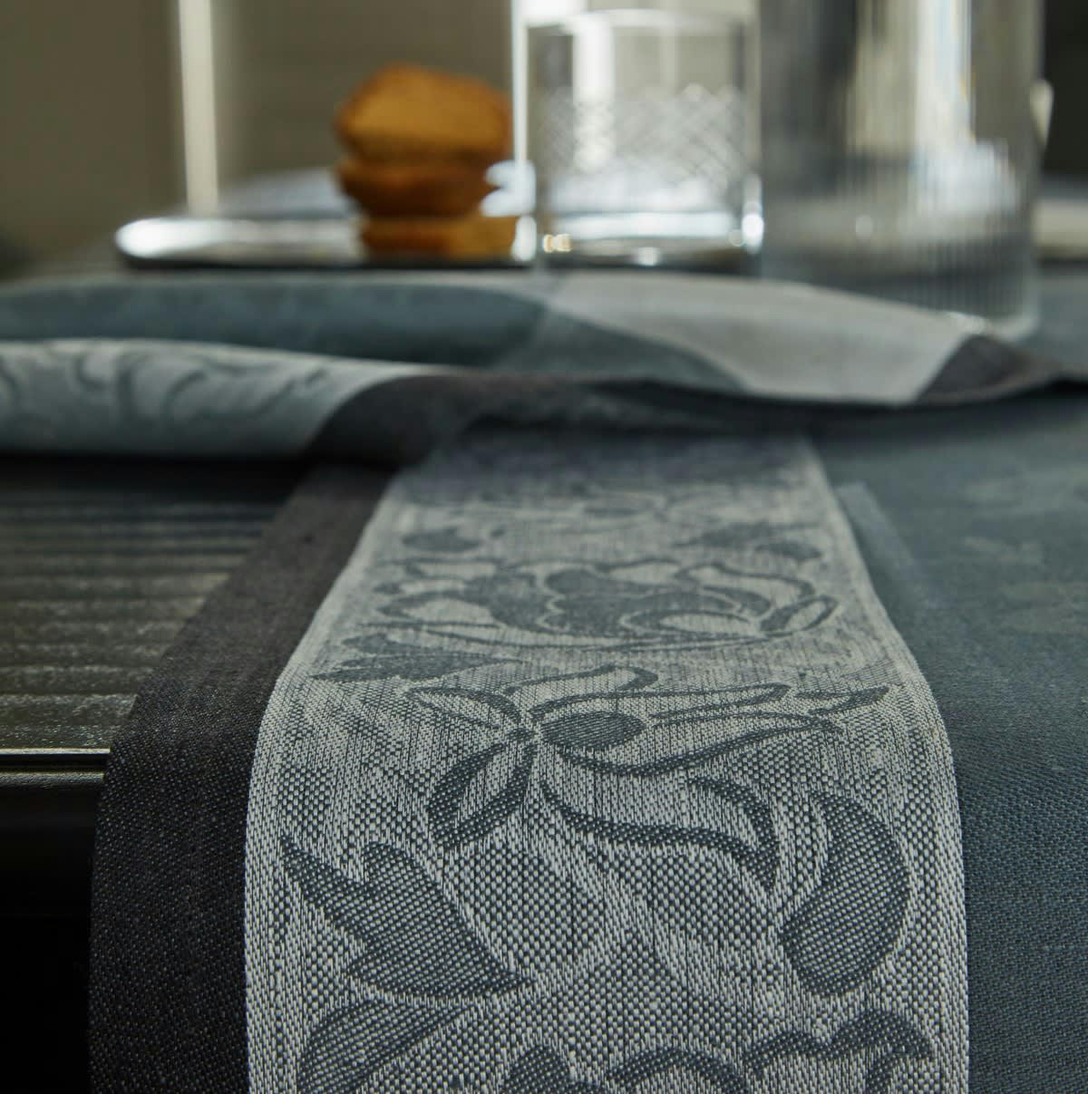 OTTOMANE - Chemin de table en lin ardoise 55 x 200