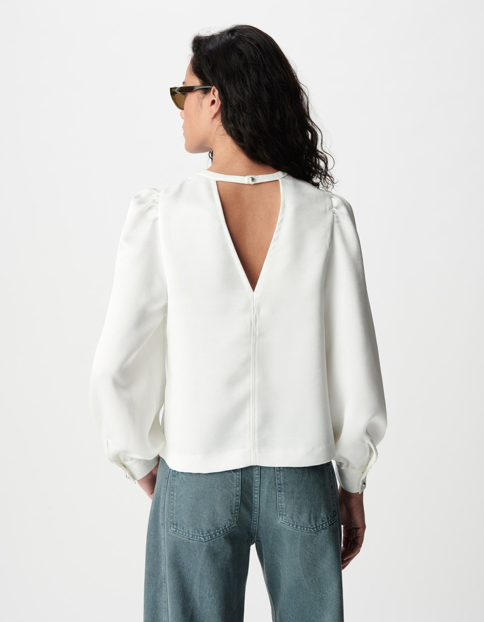 Blouse blanche satinée décolleté V dos Femme