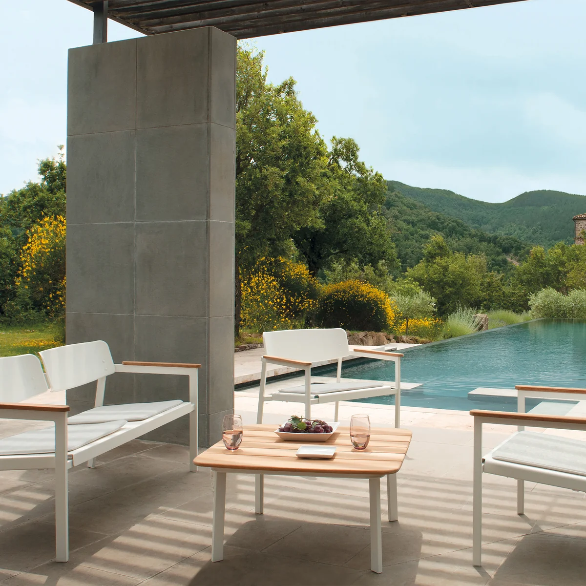 Emu - Shine Outdoor Beistelltisch 79 x 79 cm, Teak / taupe