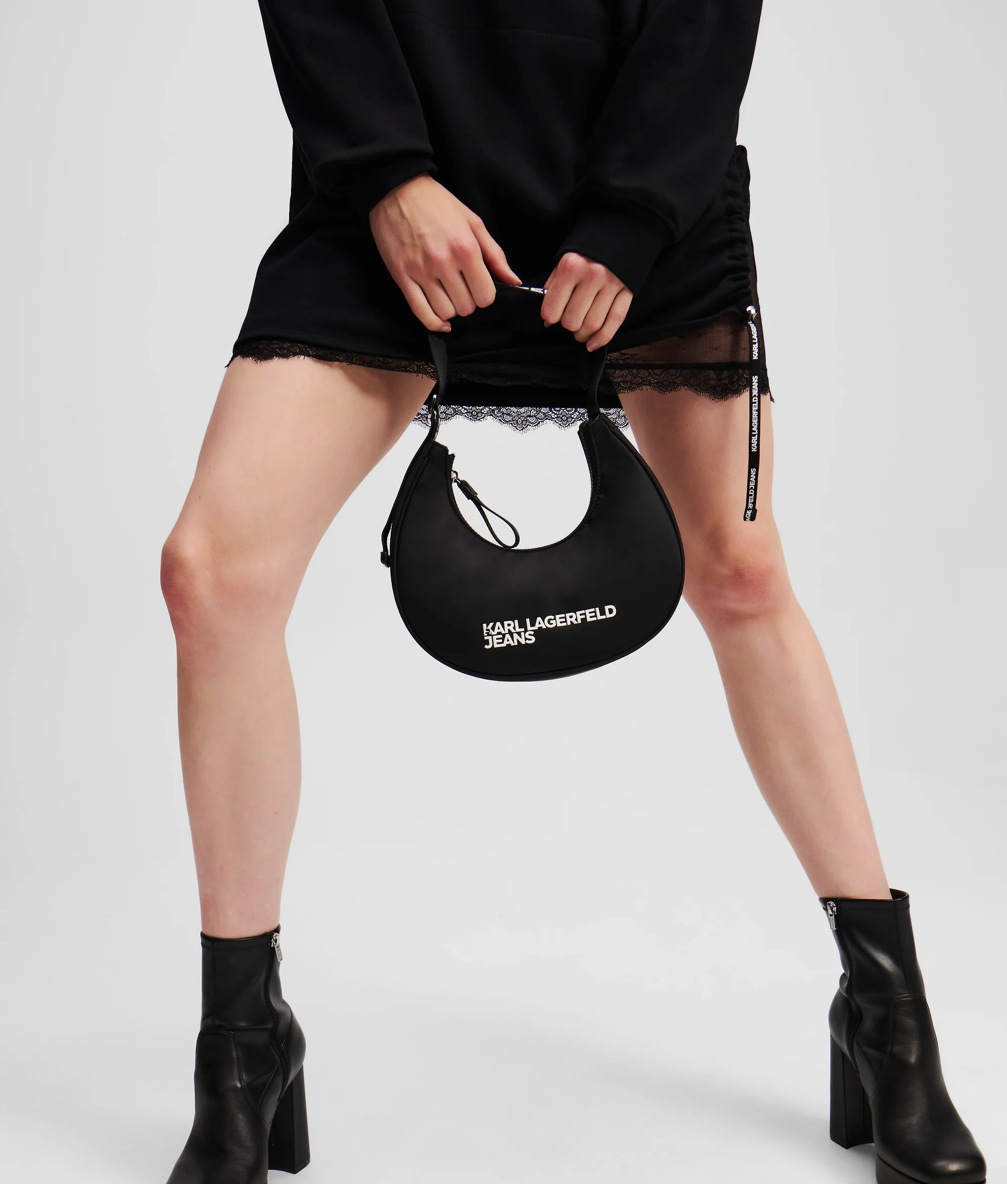Sac bandoulière en nylon en demi-lune avec logo