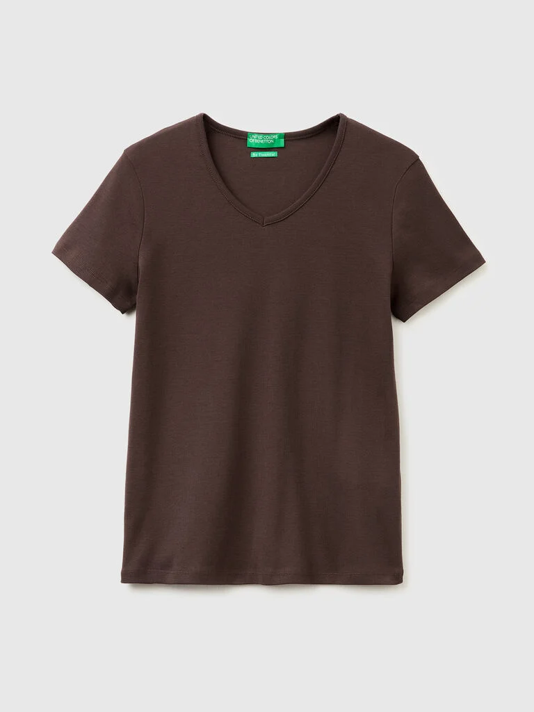 Slim fit t-shirt with V-neck