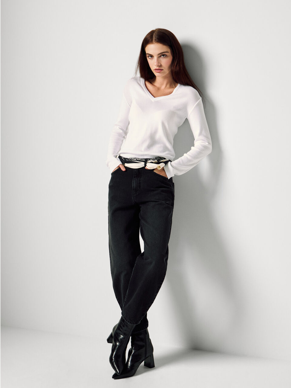 Sweater with V-neck in pure cotton