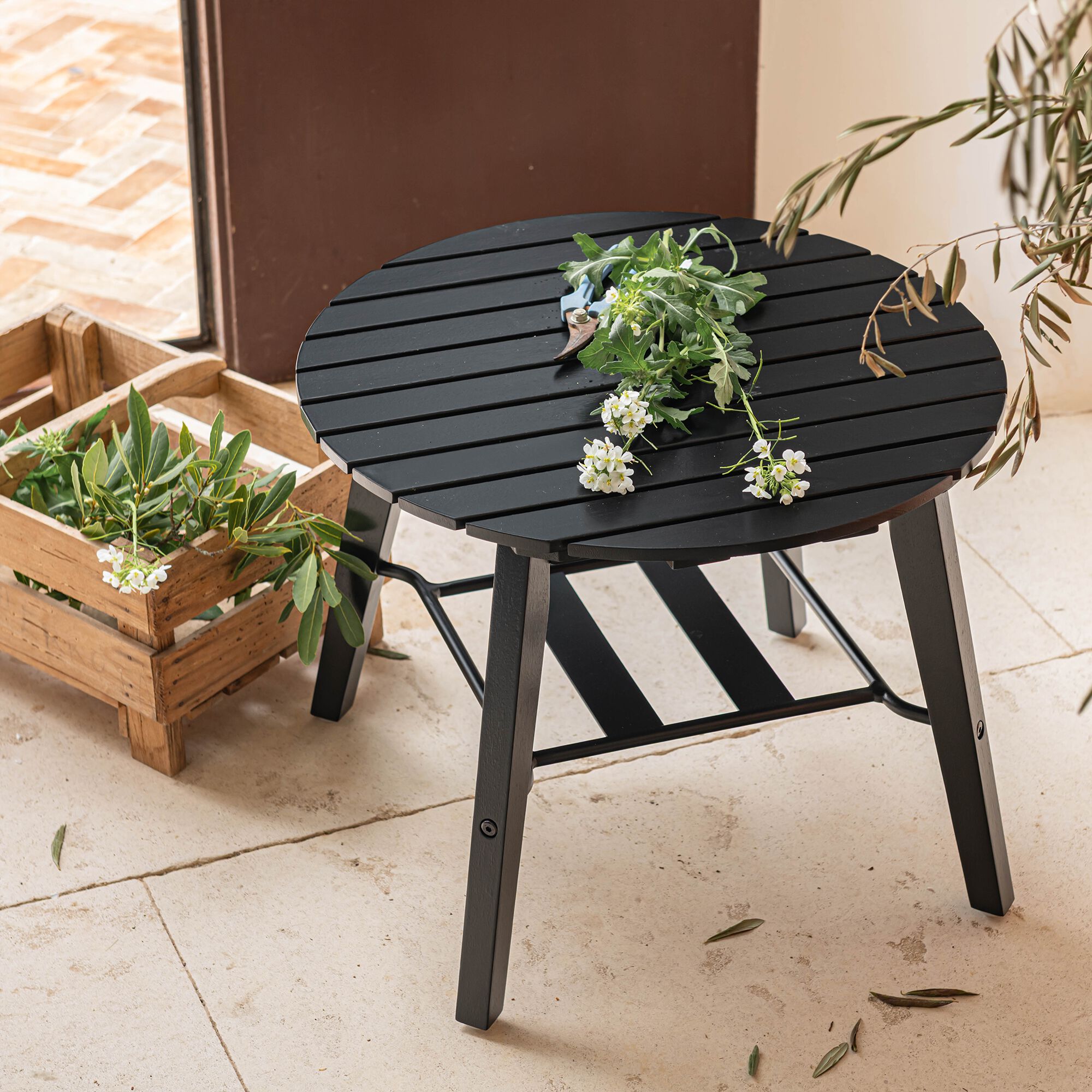 ZOULA - Table basse de jardin ronde en bois d'eucalyptus et aluminium - noir