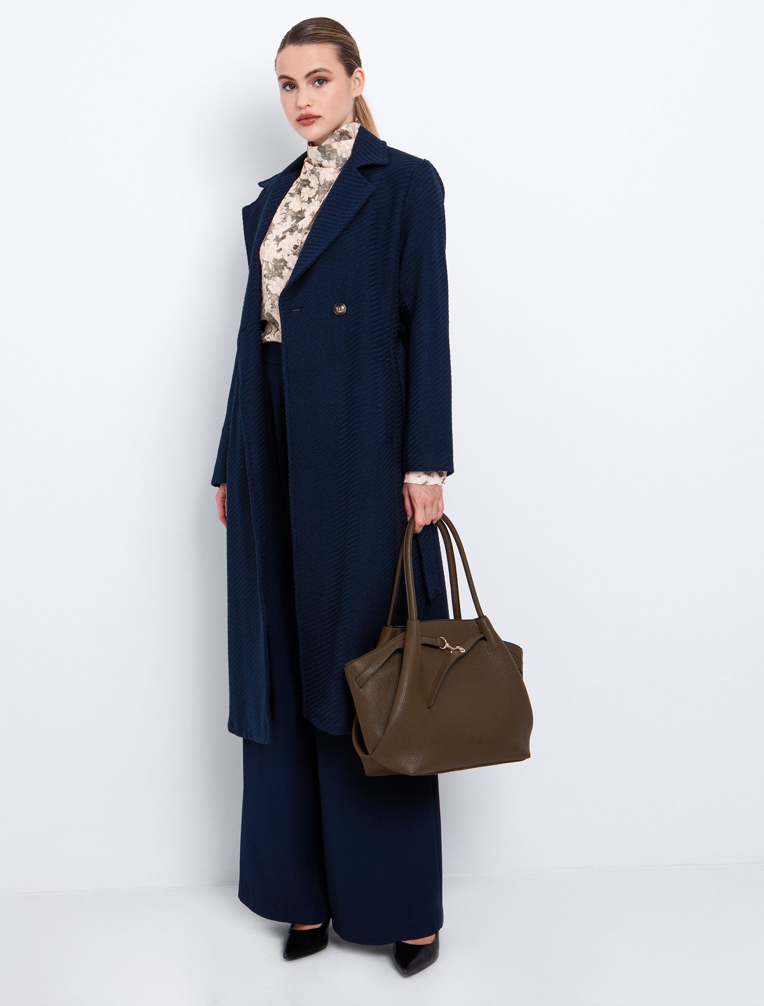 Μακρύ παλτό με ανάγλυφο σχέδιο