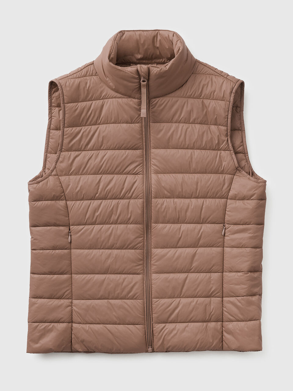 Sleeveless slim fit padded jacket