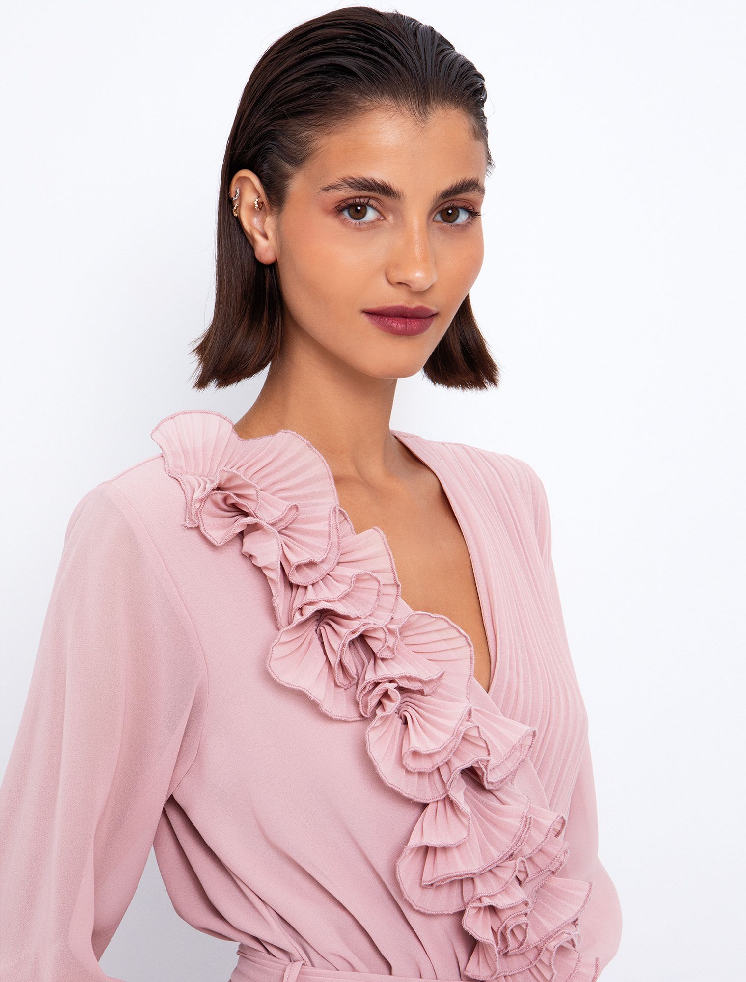 Πλισέ φόρεμα με βολάν