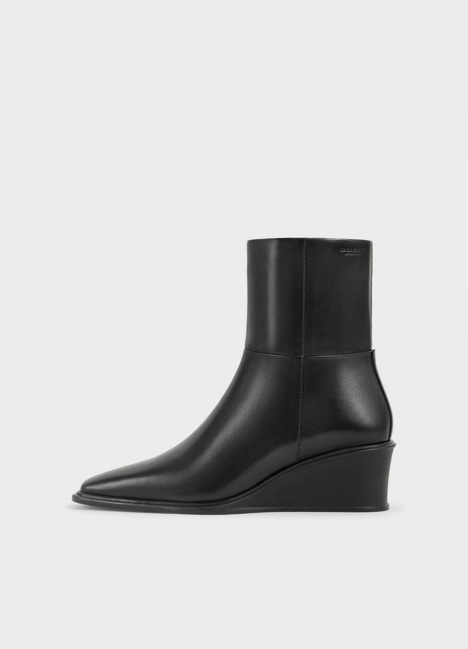 Aino Boots