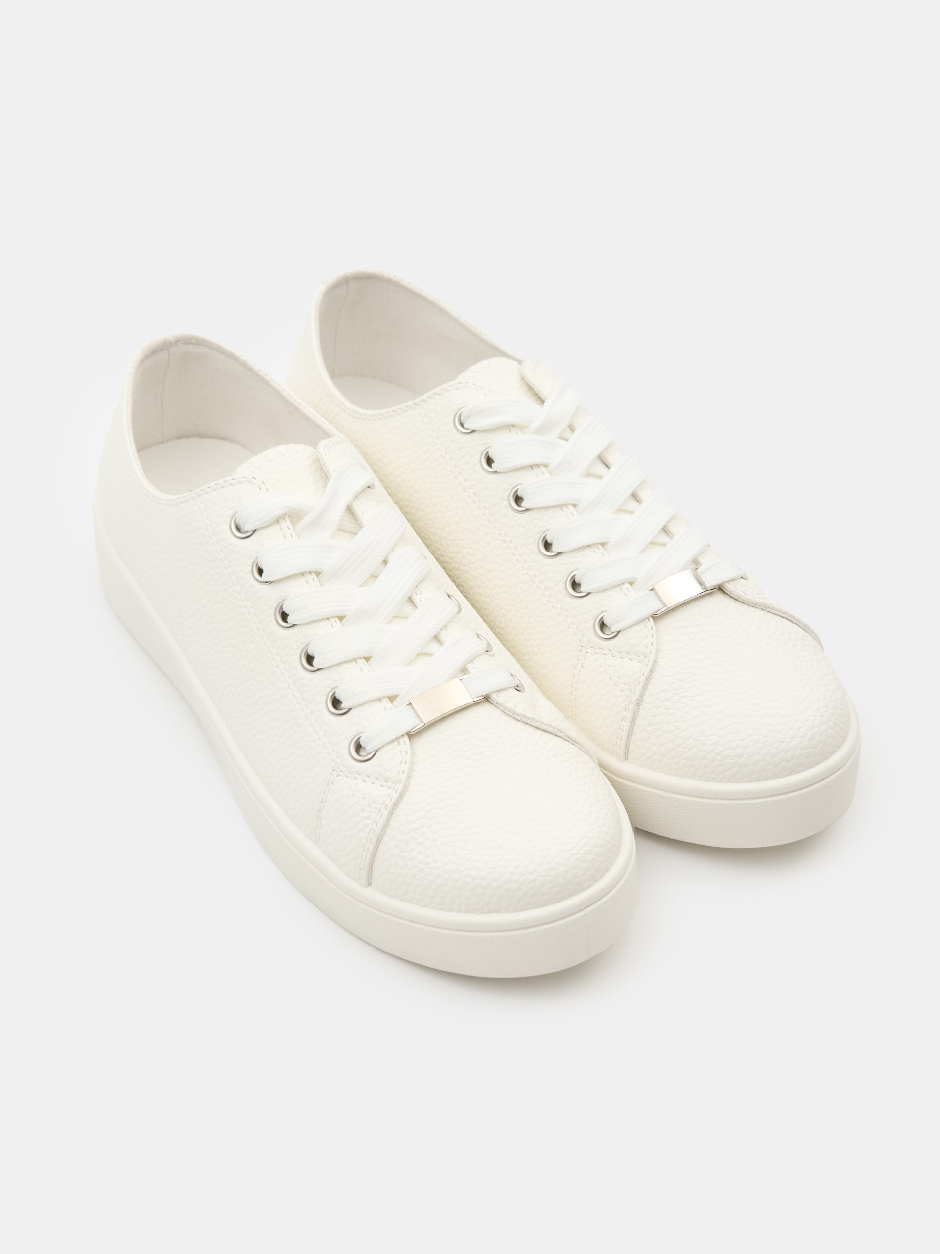 Sznurowane sneakersy z imitacji skóry