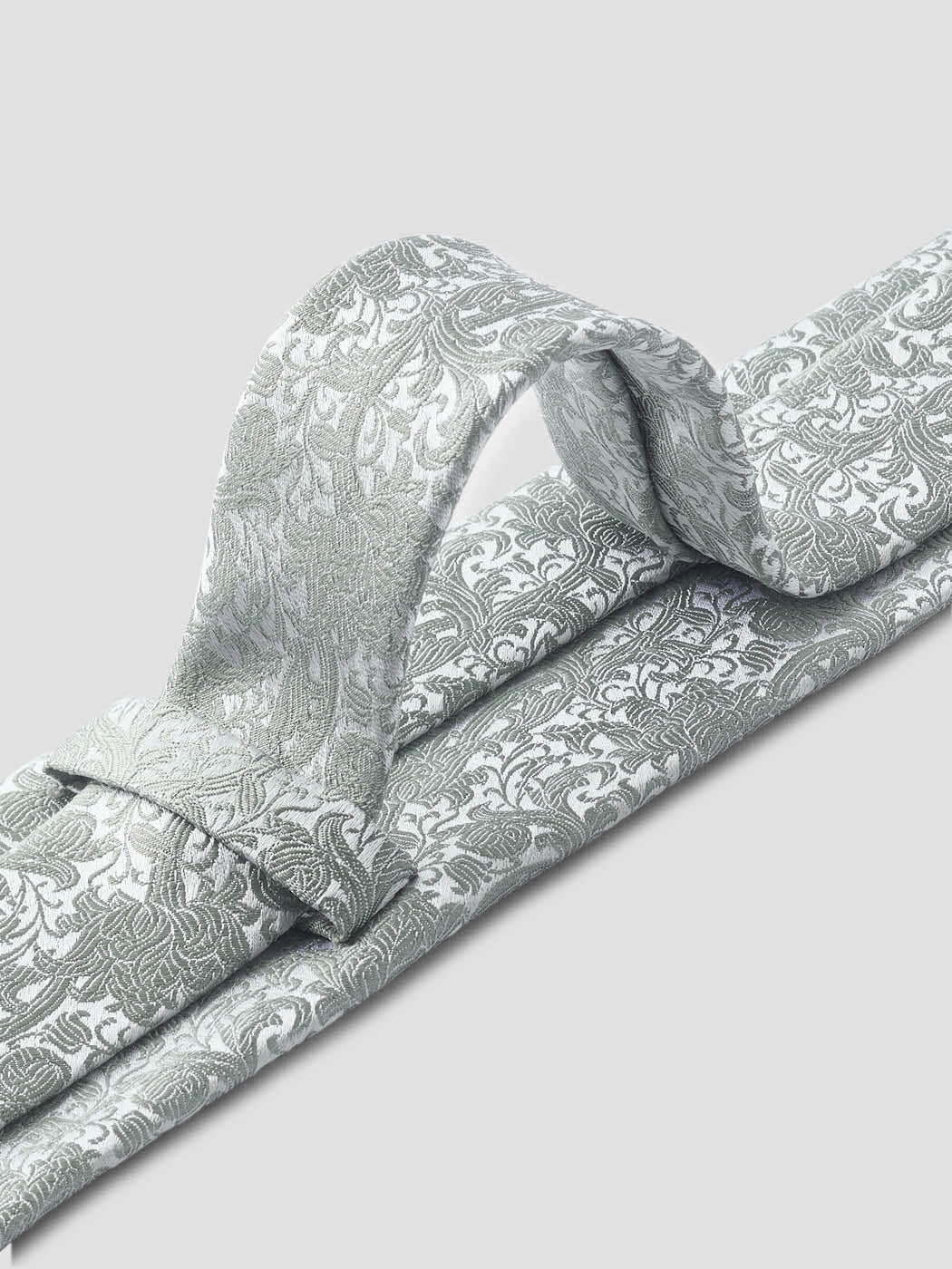 Cravate fleurie en soie