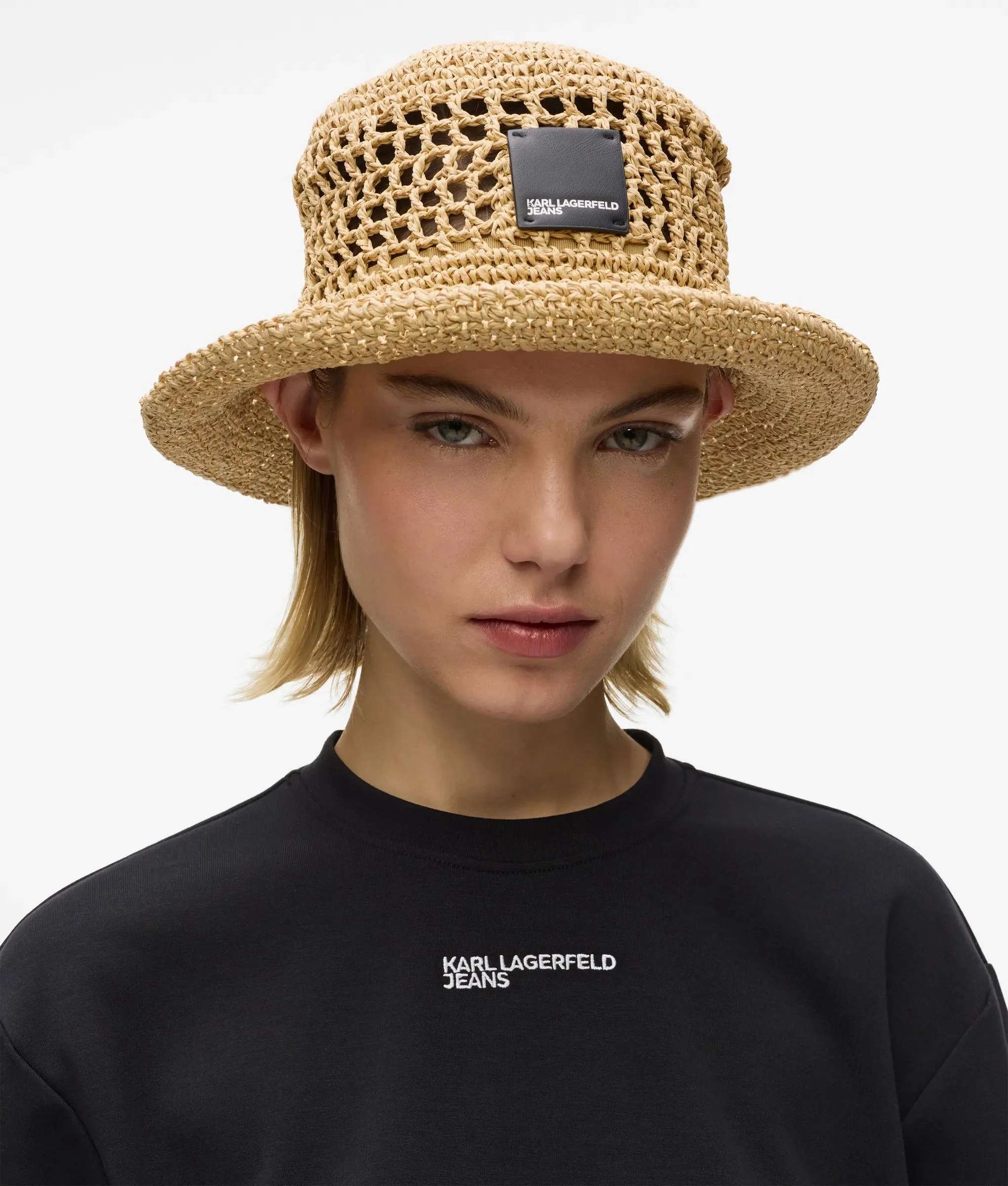 Bob en raphia avec logo carré