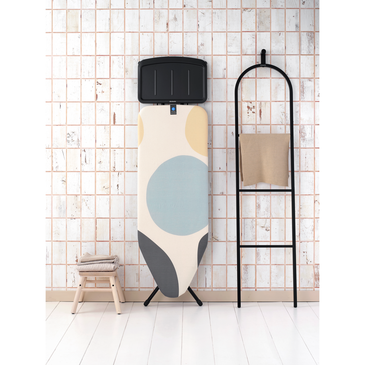 Brabantia Strijkplank C, 124x45 cm, solide stoomunithouder, PerfectFlow - Spring Bubbles