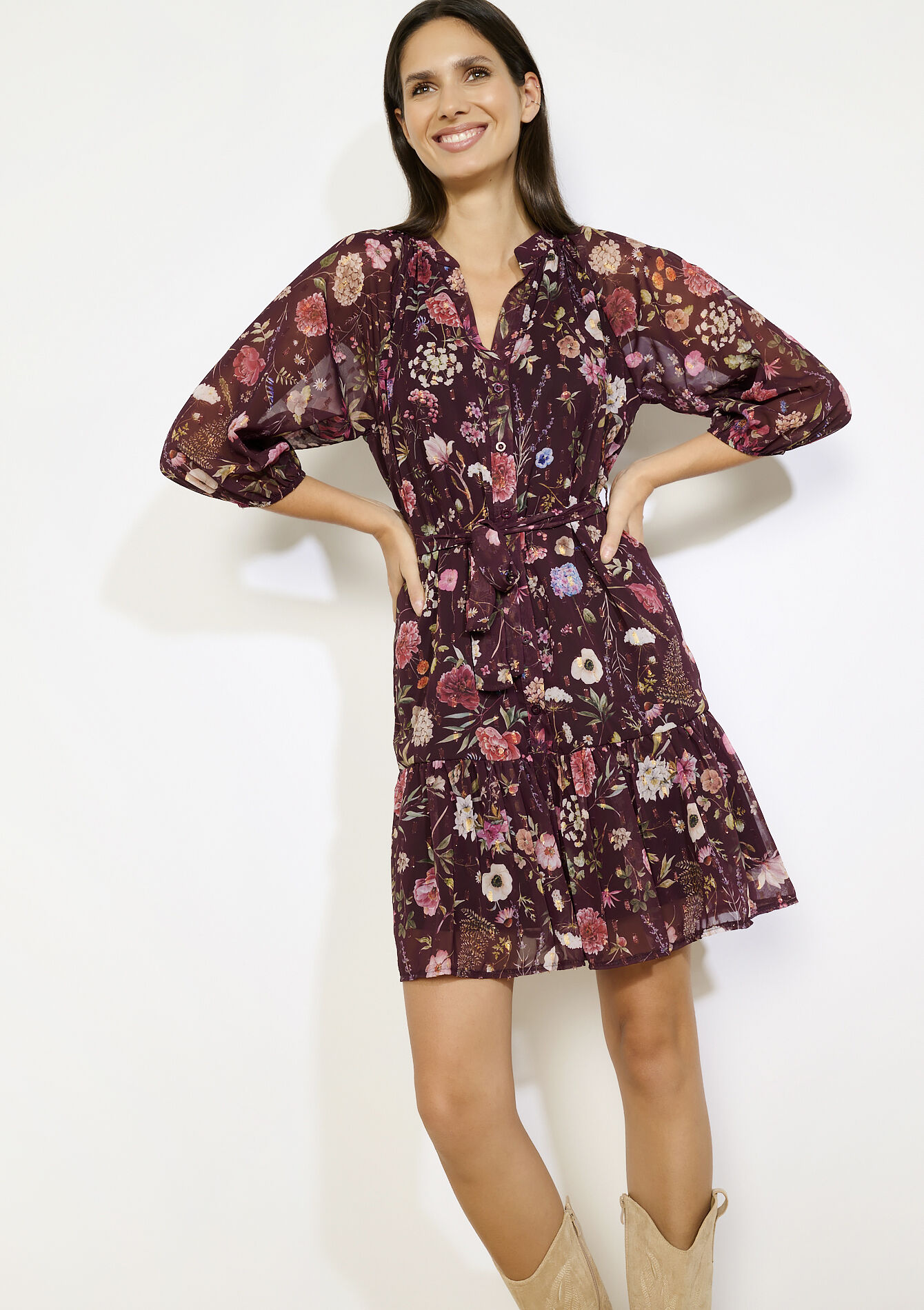 Zwierige bloemenjurk met ceintuur