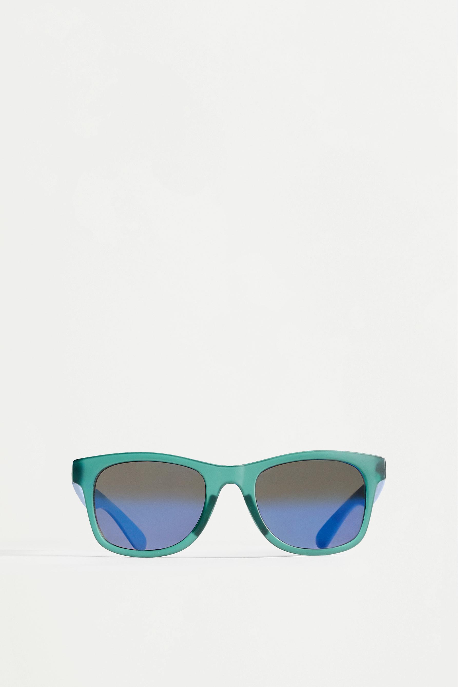 Gafas cuadradas translúcidas