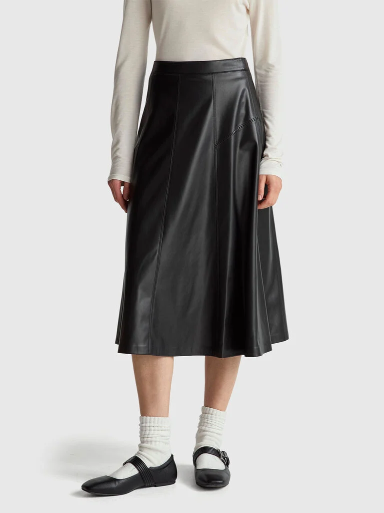 Skirt in imitation leather