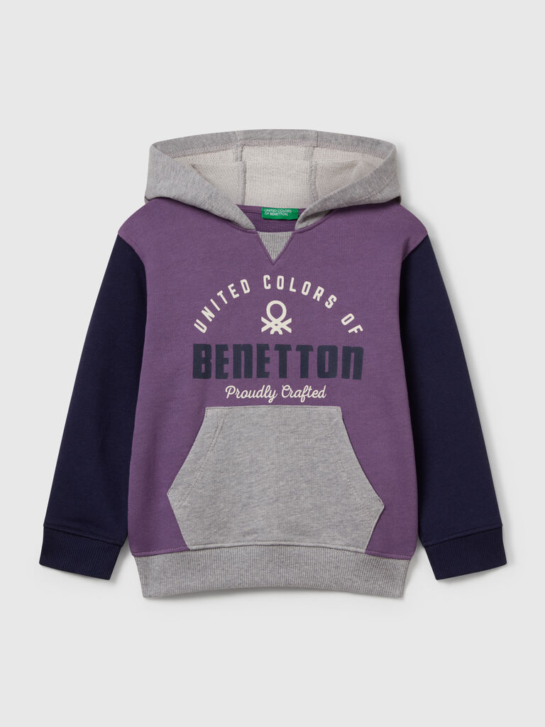 Hoodie with pocket and hood