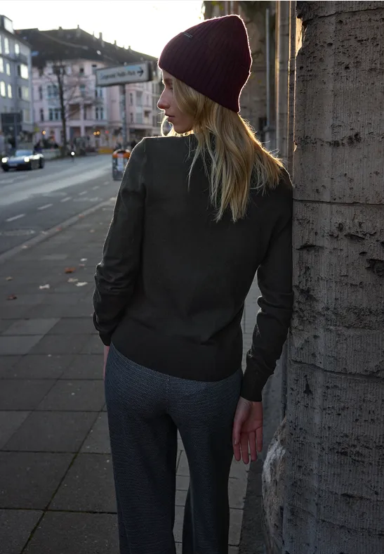 Pullover im Feinstrick