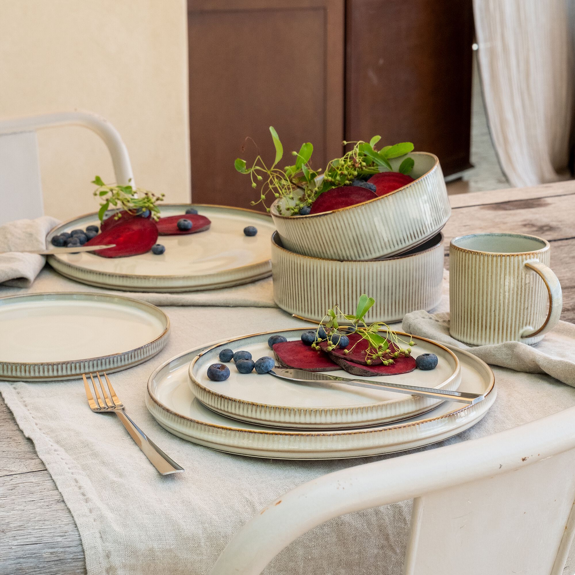 STRIE - Assiette plate en grès D27cm - beige