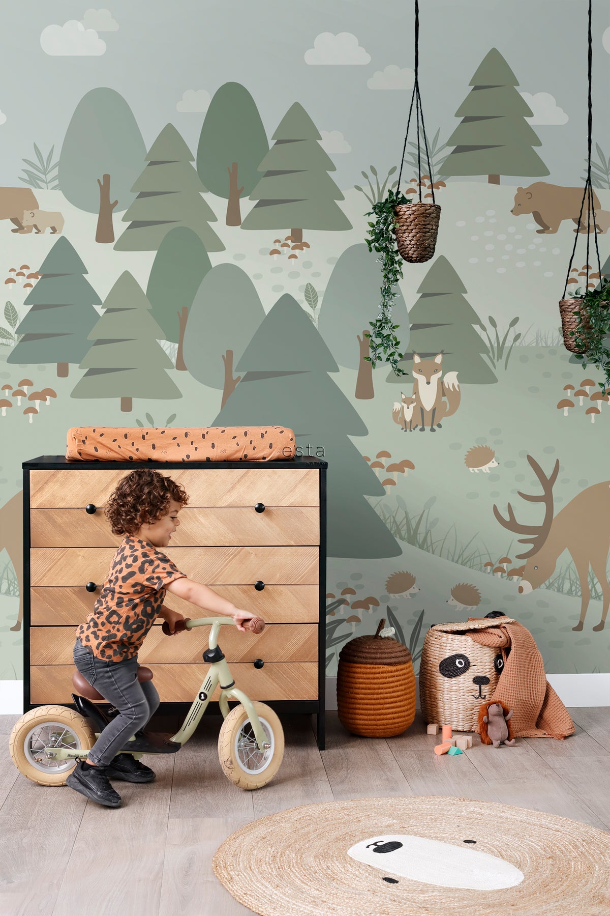 ESTAhome fotobehang bos met bosdieren groen - 200 x 279 cm - 159257