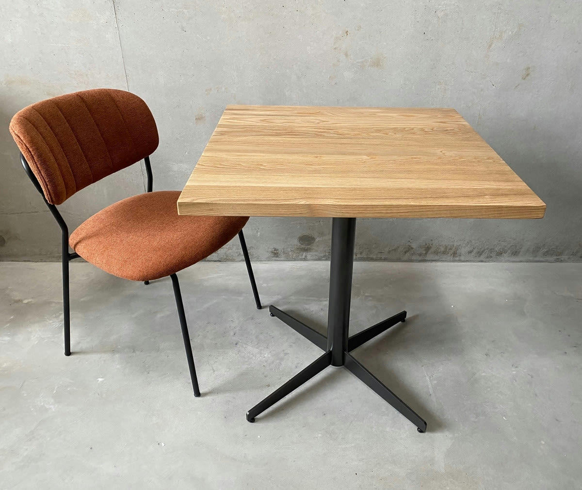 CAFE - Table carree bois massif L70