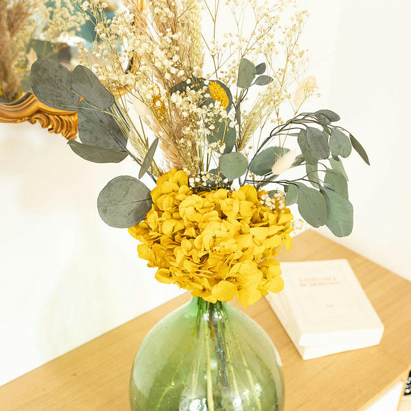 - Bouquet de fleurs séchées pour dame jeanne hortensia jaune