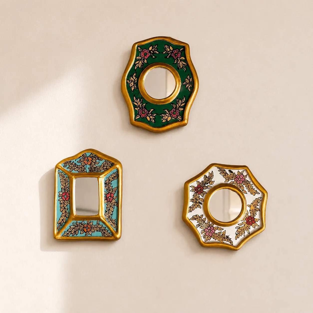 Set of 3 small decorative mirrors 4.5