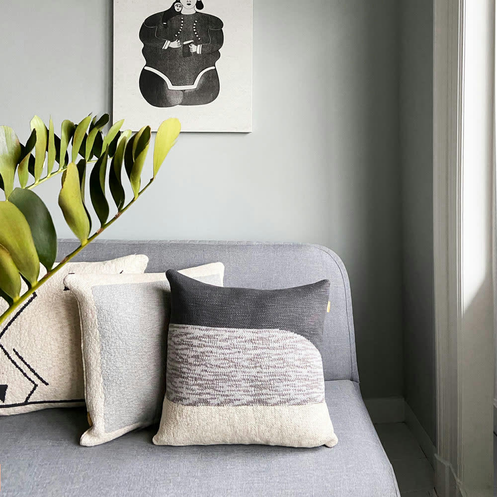 SUNSET - Coussin tricoté Sunset noir 50x50