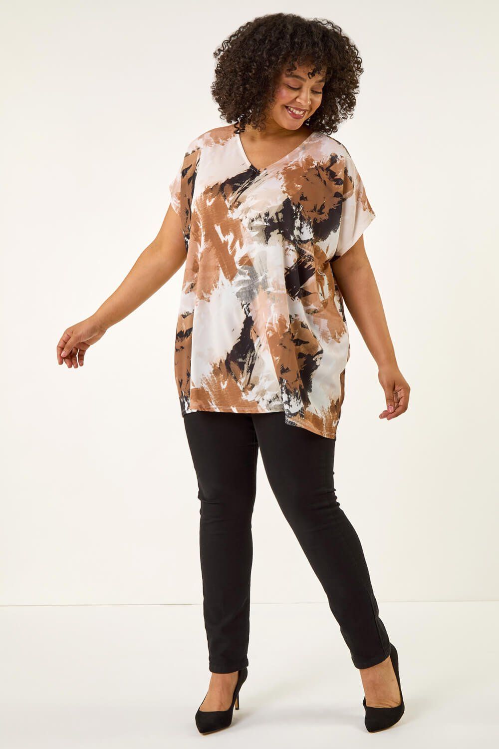 Roman Curve Printed V-Neck Woven Top