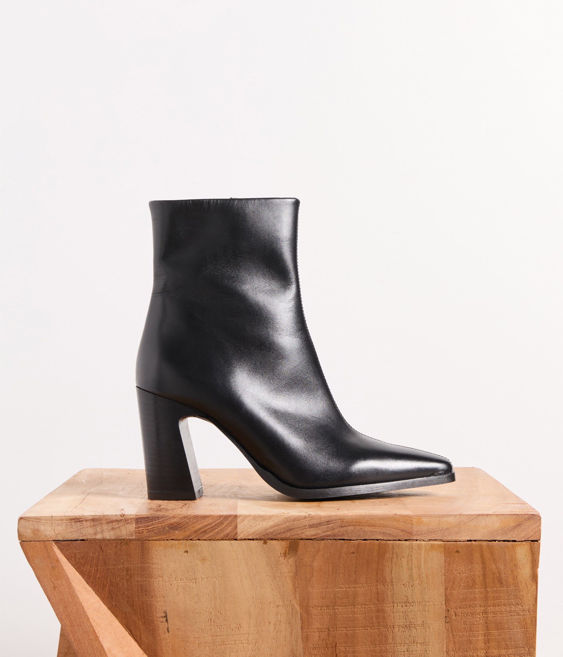 Boots cuir noir Sanaki