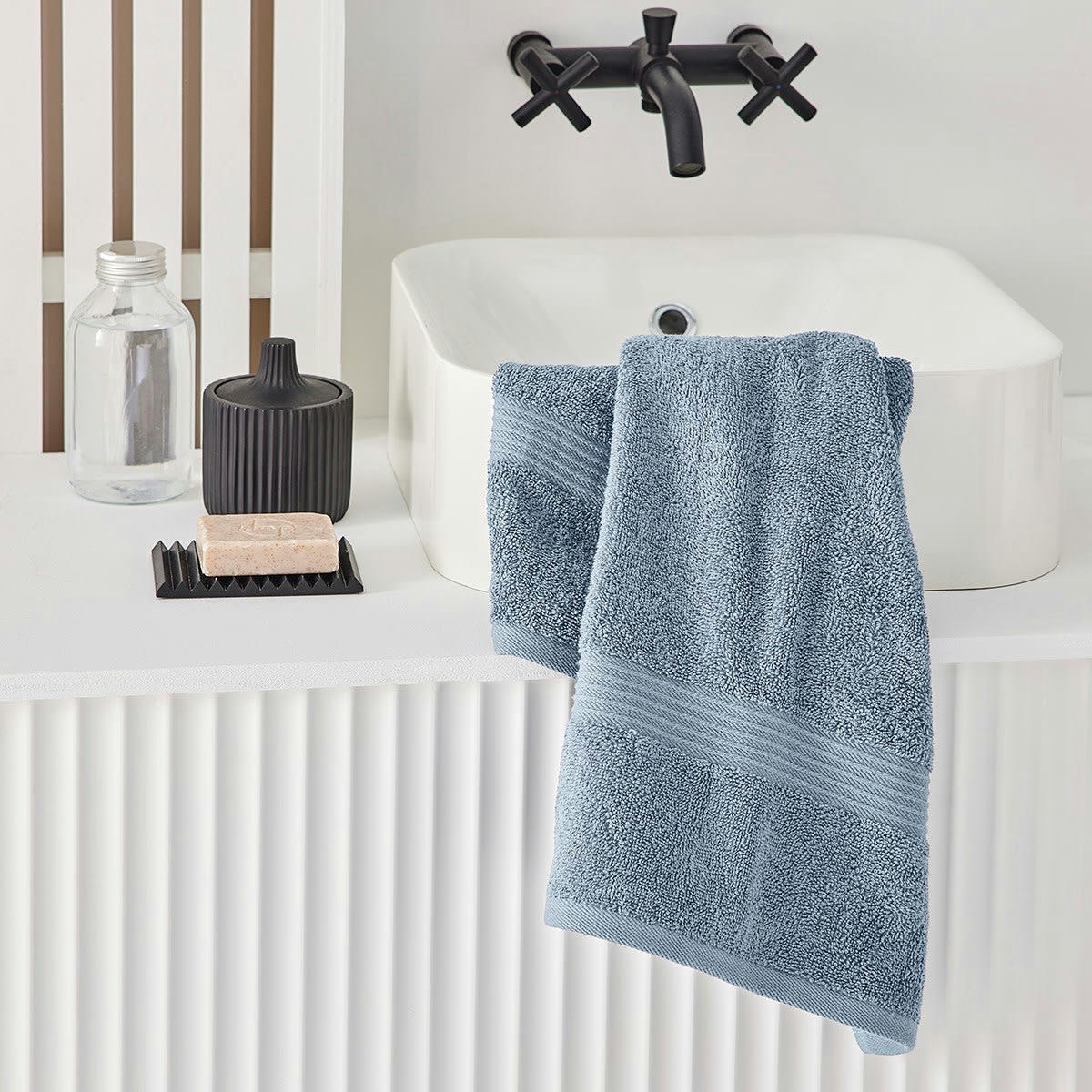 MEVAK BAÑO - Serviette de bain uni en coton bleu ardoise 50x90