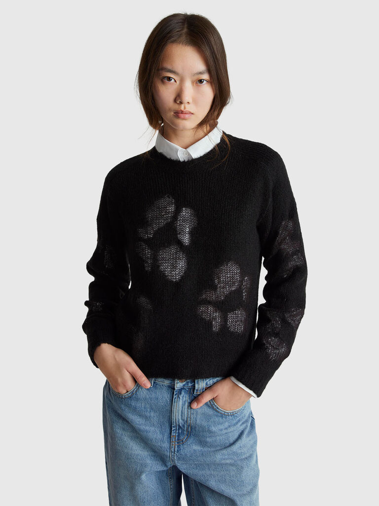 Sweater with floral inlay