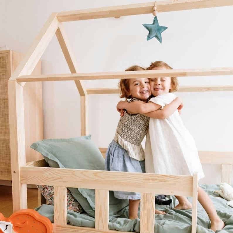 LIT CABANE - Lit Cabane - Avec Barrières bois naturel de pin