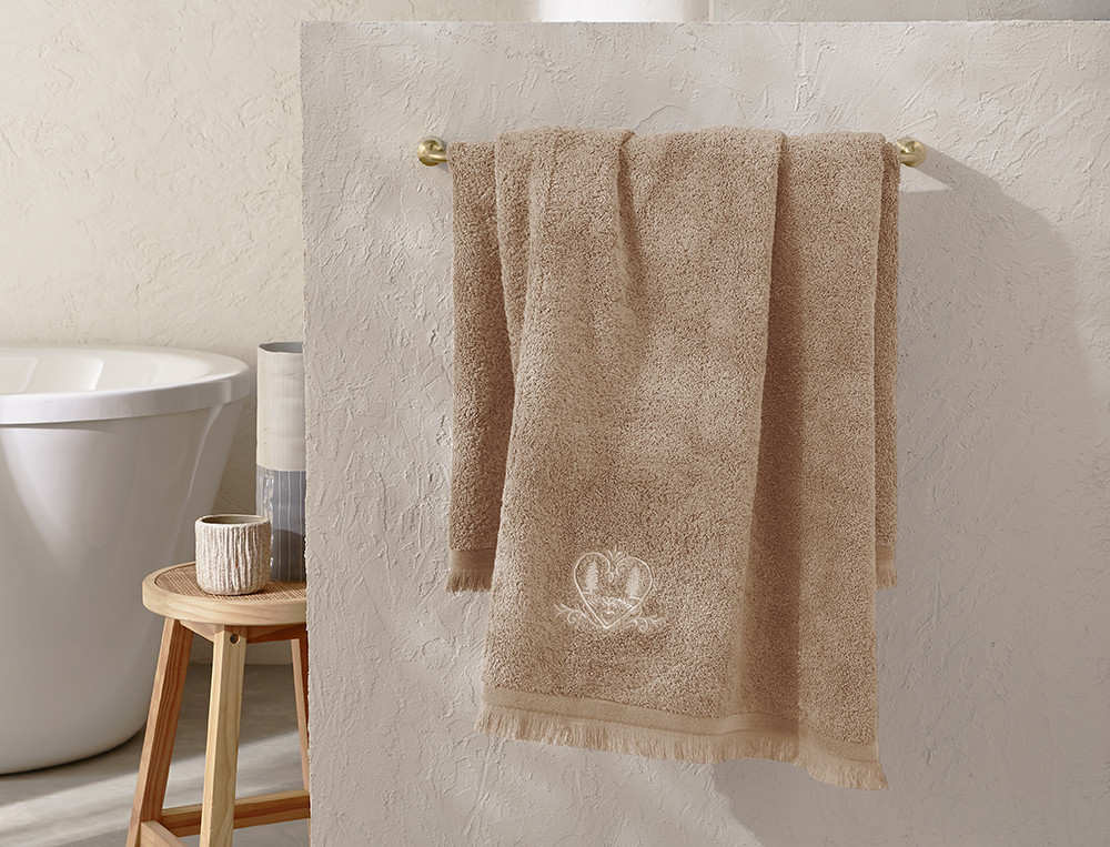 Drap de bain brodéCoeurs de montagne