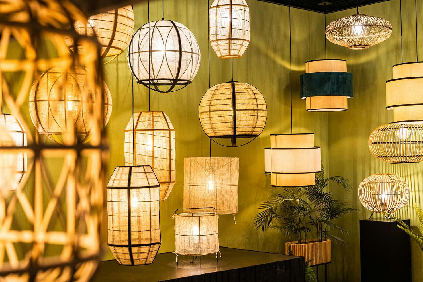 PAGE - Lampe à poser en bambou marron clair H41